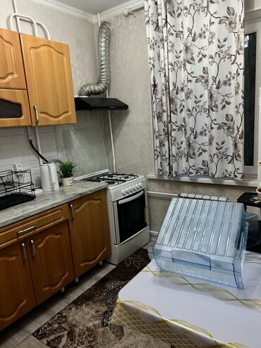 сдаётся квартира рядом рынок дордой: 2 комнаты, Агентство недвижимости, Без подселения, С мебелью полностью