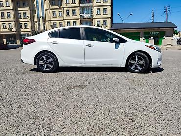 kia forte ex: Kia Forte – ağ rəngli sedan ili2018 Taxi buraxlışı var Xüsusiyyətlər — 8