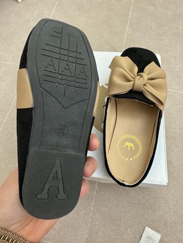 Детская обувь: Сандалики Clarks 26/27 р UK 9 - 300 сом 🌸 Коралловые тапочки 26 р — 8