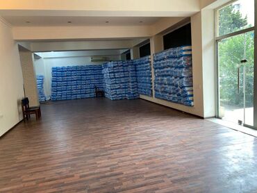 Mağazalar: Razində İcra hakimiyətinin yaxınlığı 5 mərtəbəli binanın 1 ci — 5