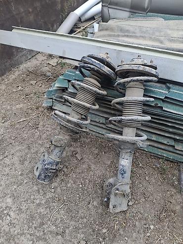 Пара передних стоек в сборе с пружинами и опорами. Описание: - at lalafo.kg Пара передних стоек в сборе с пружинами и опорами. Описание: -
