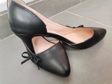 Salonke: Salonke, 38 — 10