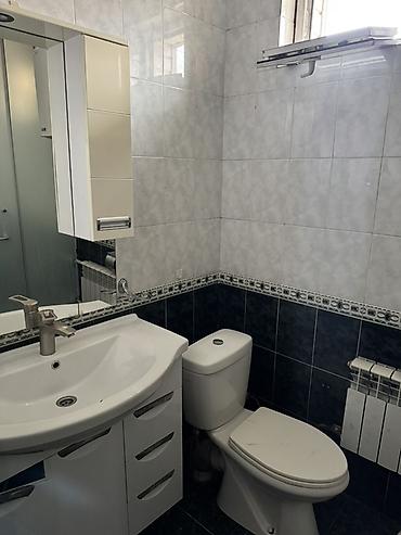 kg house: Дом с участком и большим крытым навесом - Кирпичный дом за высоким — 9