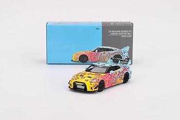 cena gitare: 💙💛 LB-Silhouette WORKS GT Nissan 35GT-RR Ver.1 LBWK KUMA — 1:64 — Mini — 1