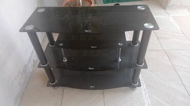 işlenmiş seyf qapılar: Tv altlıgı