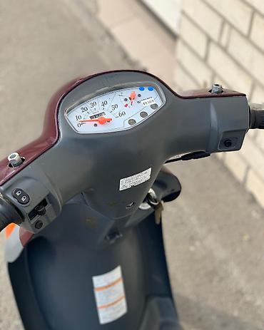 Mopedlər,skuterlər: Suzuki Let’s 4 skuter - Rəng: tünd qırmızı/gri iki rəngli kuzov - — 3