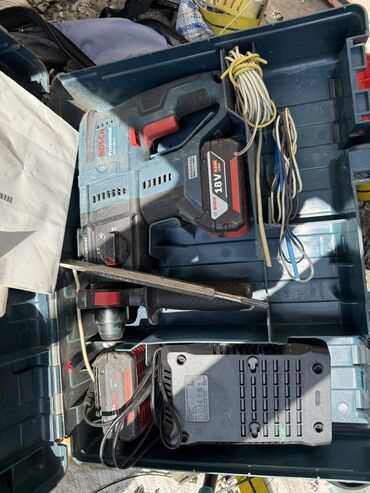 жер тошок матрас: Перфоратор, Makita, Колдонулган, Өзү алып кетүү