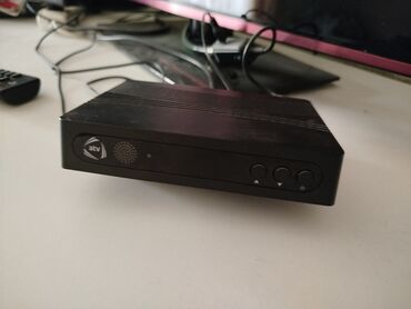 ATV rəqəmsal resiveri antennası ilə birlikdə təqdim olunur. Qara