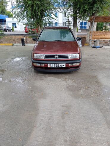 Volkswagen: Volkswagen Vento: 1993 г., 1.8 л, Механика, Бензин, Седан