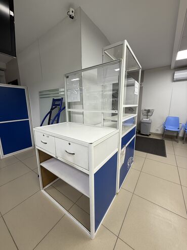 оборудование для газоблоков: Срочно продаю Витрины Диа 2 шт 18000с