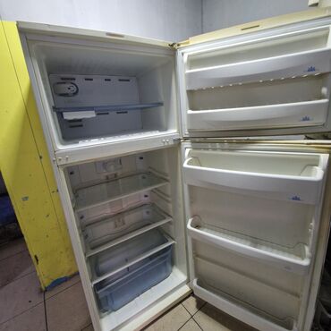 klaviatura satilir: 2 qapılı Beko Soyuducu Satılır, rəng - Ağ