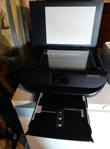 Skeneri: Korisceni stampaci sa skenerom.Oboma treba da se zamene ketridzi,oba