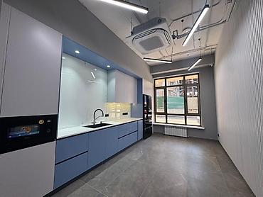 Коммерческая недвижимость: Сдаю Офис целиком: 280 м², В жилом комплексе, С ремонтом, С отдельным входом, С юридическим адресом, Первая линия — 6
