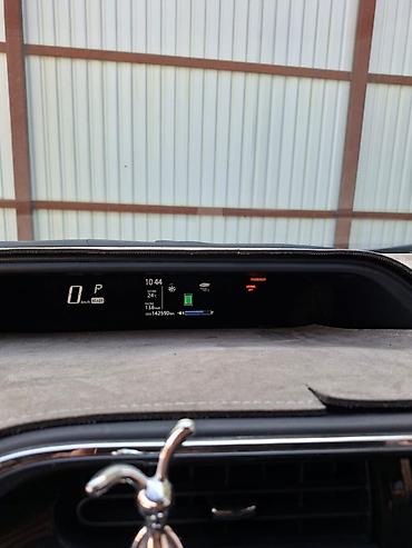 honda inside: Toyota Aqua: 2019 г., Гибрид, Хэтчбэк — 8