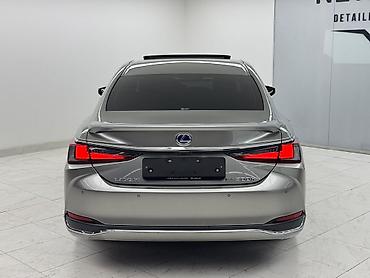 Lexus: Lexus ES: 2021 г., 2.5 л, Вариатор, Гибрид, Седан — 2