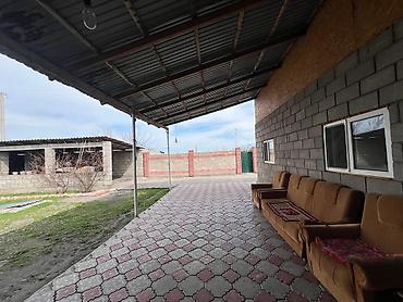 Продажа коттеджей и домов: 📍📌 Дом находится в селе Сокулук (верхняя зона). Земля 9 соток — 4