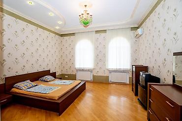 ev tavan modelleri: 9 otaq, 600 kv. m, Orta təmir — 9