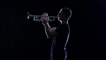 Спорт жана хобби: "Добрый день! 🎺 Я играю на трубе и создаю особую атмосферу для самых — 5