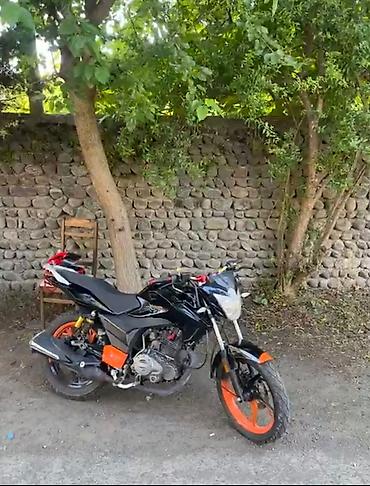 4 silindir motosiklet: Şəhər içi və qısa səfərlər üçün yığcam naked tipli motosiklet — 1