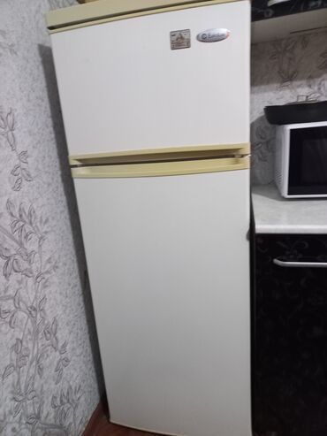бытовая техника на кухне: Холодильник Б/у
