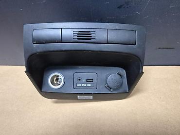 AUX USB UTICNICA 12V ZA KIA SORENTO OD 2009. DO 2015. GOD. | *