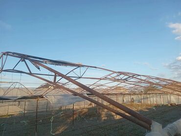Süd sağan aparatlar: Sera karkası və aksesuarları 2 eded 40 metre uzunluğu 17 metre eni -