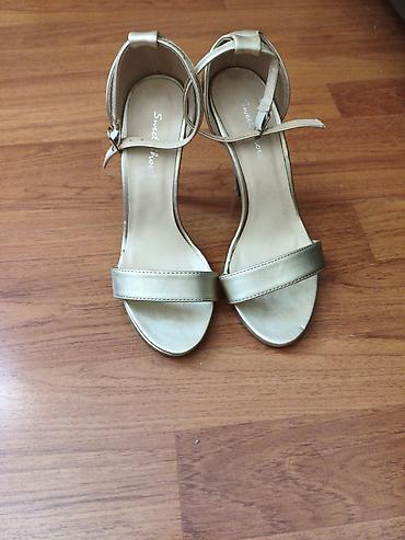 Basanoşka və səndəllər: Qızılı rəngdə zərif qadın sandaleti – Sweet Shoes - Rəng: metalik — 2