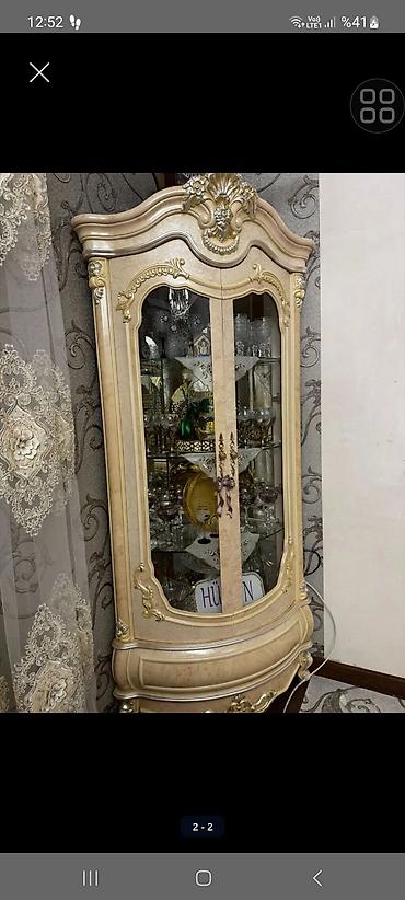 kohne dolab: Klassik üslubda vitrin-bufet - Material: MDF/qayın teksturalı korpus — 1