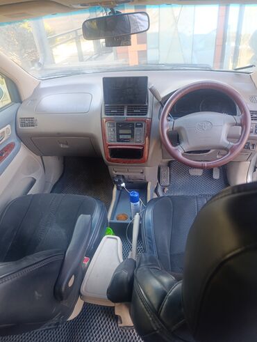 Toyota: Toyota Gaia: 2002 г., 2 л, Автомат, Бензин, Минивэн — 2