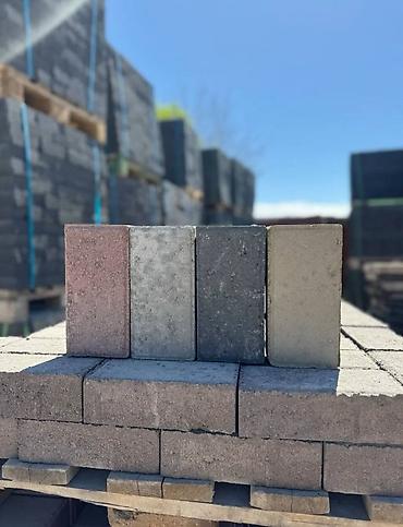 Брусчатка кирпич: Тротуарная плитка вибропрессованная, форма «кирпич». - Материал — 10