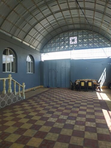 Həyət evləri və villaların satışı: Satış üçün həyət evi. Yerdən kürsili,geniş 3otaq və 1zal, əşyalarla — 3