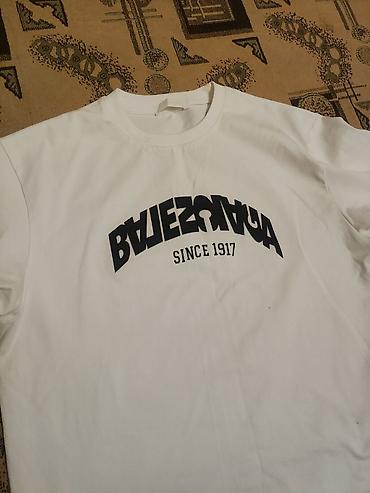 Футболки: Белая футболка с принтом “BALENCIAGA — SINCE 1917”. - Цвет: белый - — 2