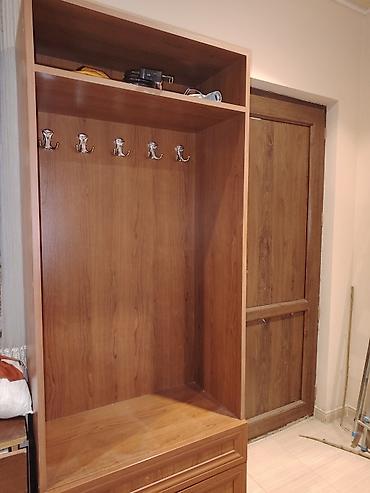 Mebel: İşlənmiş, 2 qapılı, Qəhvəyi, Açılan, Düz dolab — 1