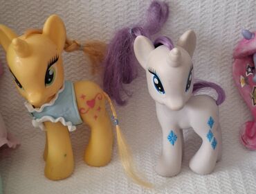 Igračke: Obiman set igračaka inspirisan serijalom My Little Pony. Uključuje na lalafo.rs — 5 Igračke: Obiman set igračaka inspirisan serijalom My Little Pony. Uključuje — 5