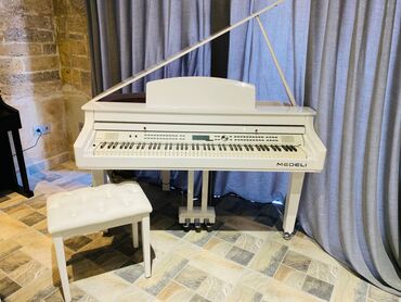 Medeli GRAND 510. Peşəkar pianoçuların tələblərinə cavab verə biləcək