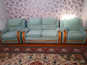 шкаф для кухни напольный: Мягкий гарнитур: диван и два кресла в едином стиле. - Комплектация