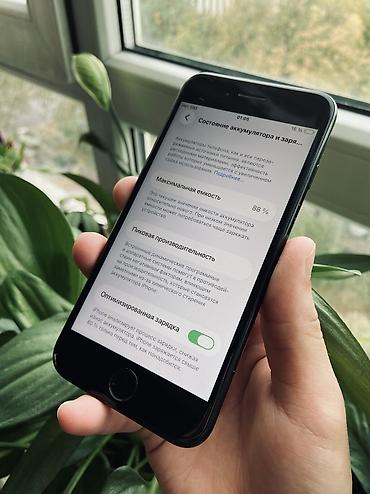 Apple iPhone: IPhone SE 2020, Б/у, 64 ГБ, Черный, 88 % — 5