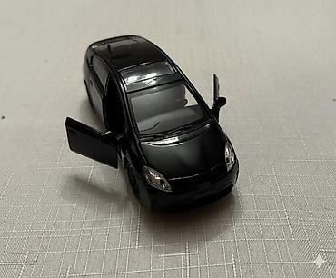 stacktrack oyuncaq dəsti: Qara rəngli Toyota Prius miniatür modeli - Miqyas: təxmini 1:32 — 2