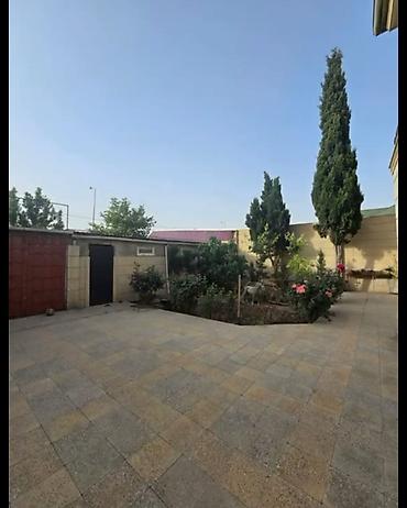 Uzunmüddətli kirayə mənzillər: Çıxarış var Ümumi 261 kv 5 sorta tikilib həyətə 4 maşın rahat girir — 16