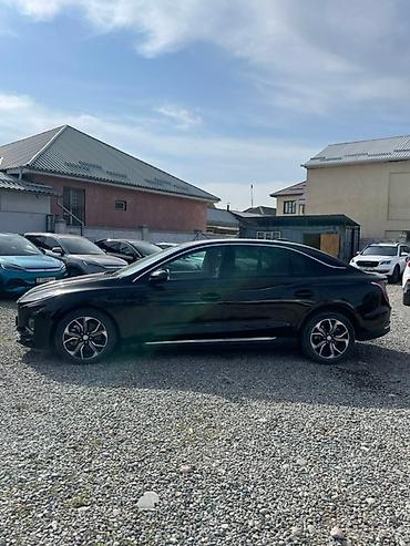 Другие автомобили: Электромобиль Hongqi E-QM5 (седан, черный) Ключевые особенности: - — 4