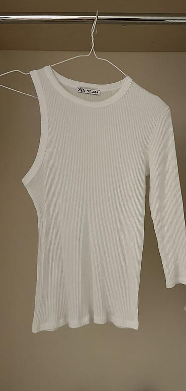 Искусственные цветы: Zara asimetrik kollu tişört 
Az geyilib


#zara — 8