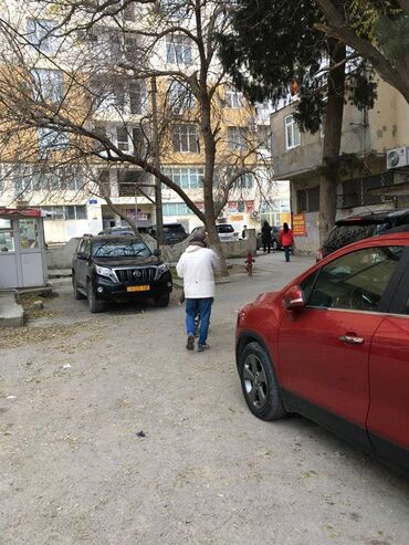 Digər kommersiya daşınmaz əmlakı: Həzi Aslanov metrosunun yaxınlığında 2-ci mertebede yerləşən kurs — 6