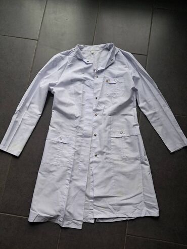 Qaşıqlar: Qadın ağ xalati, S razmer, polyester material satıram. Çiyin eni 44