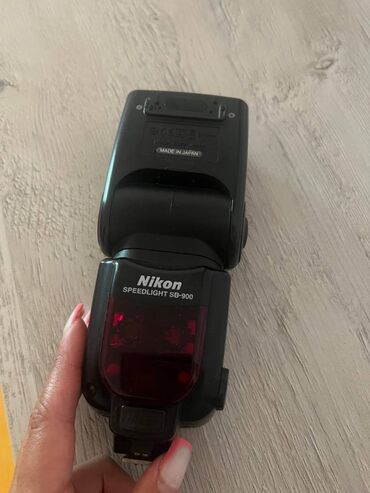 Ideal veziyyetde nicon sb900 istifade edilmediyi ucun satilir bilen