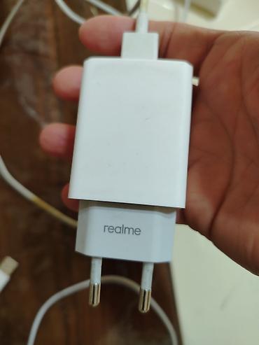 tcl 20: Məhsul: realme divar adaptoru və USB kabeli. Original realme — 2