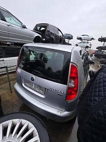 sticha: ŠKODA ROOMSTER 2009. GOD. - KOMPLETAN AUTO U DELOVIMA | AUTO DELOVI — 2