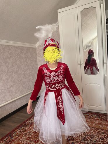 кыргызская национальная одежда: Бальное платье, цвет - Красный, В наличии
