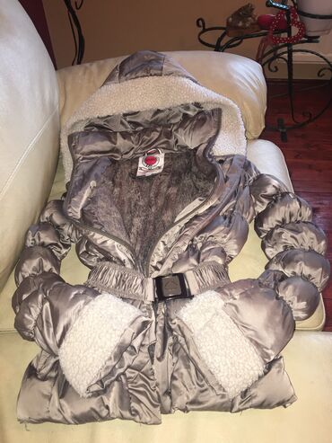 sinsay zenski sakoi: Zenska jakna nova, postavljena krznom iznutra. Topla i udobna