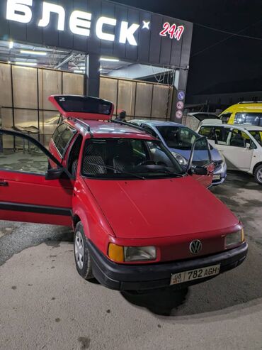 Volkswagen: Volkswagen Passat: 1993 г., 1.8 л, Механика, Газ, Универсал