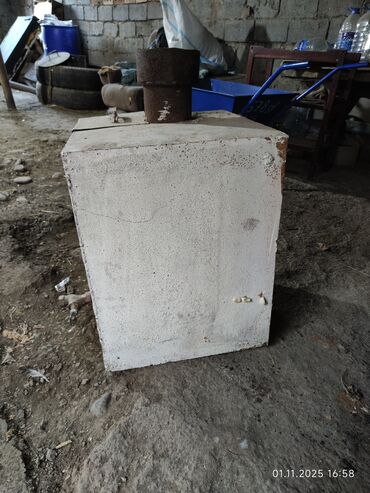 металлический мусорный контейнер купить бишкек: Бак, Металл, 100 л, Самовывоз at lalafo.kg металлический мусорный контейнер купить бишкек: Бак, Металл, 100 л, Самовывоз